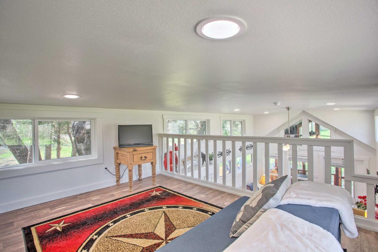Cozy Mckinney Tiny Home With Porch And Fire Pit! ภายนอก รูปภาพ