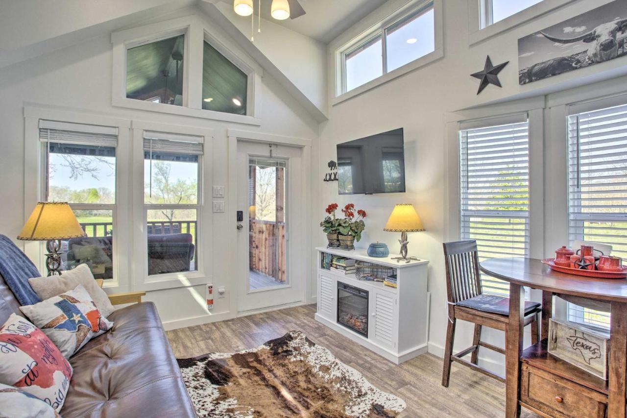 Cozy Mckinney Tiny Home With Porch And Fire Pit! ภายนอก รูปภาพ