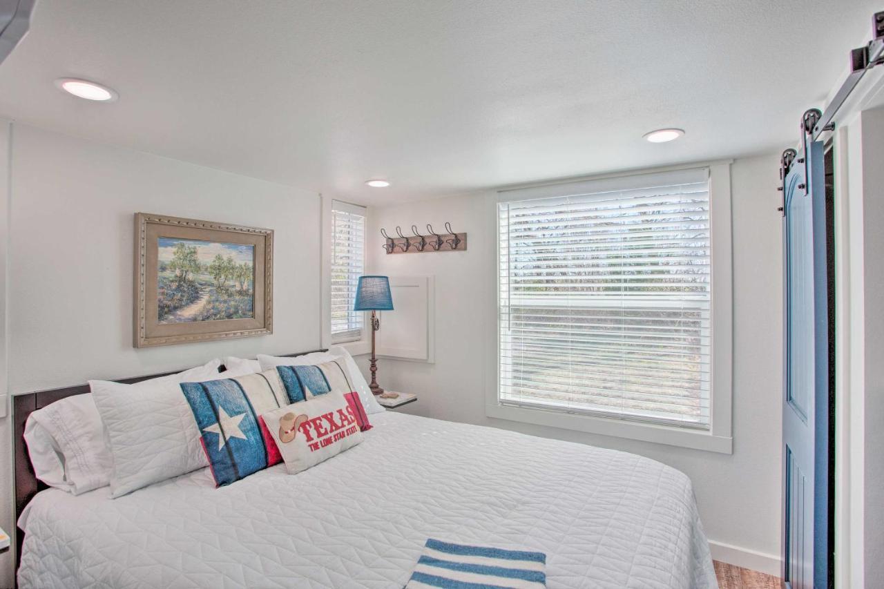 Cozy Mckinney Tiny Home With Porch And Fire Pit! ภายนอก รูปภาพ