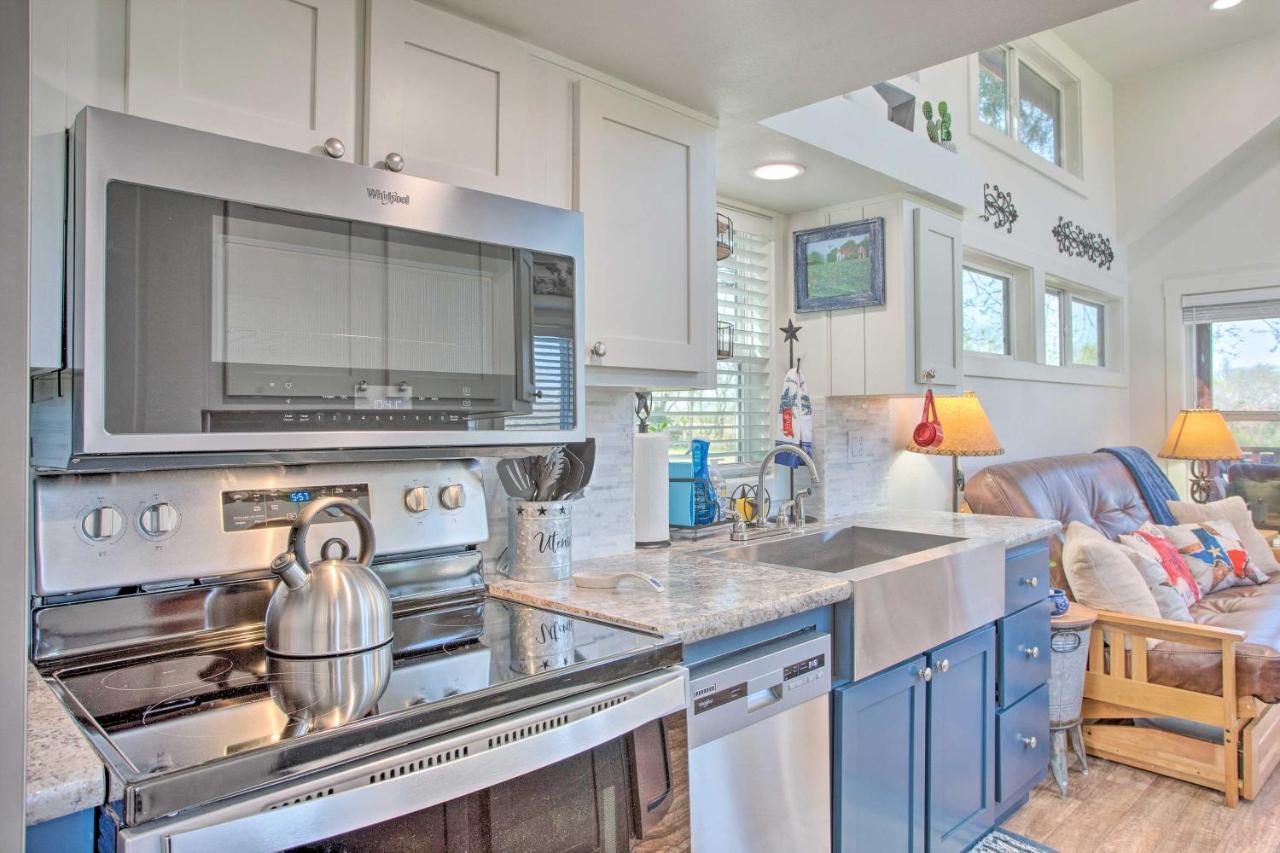 Cozy Mckinney Tiny Home With Porch And Fire Pit! ภายนอก รูปภาพ