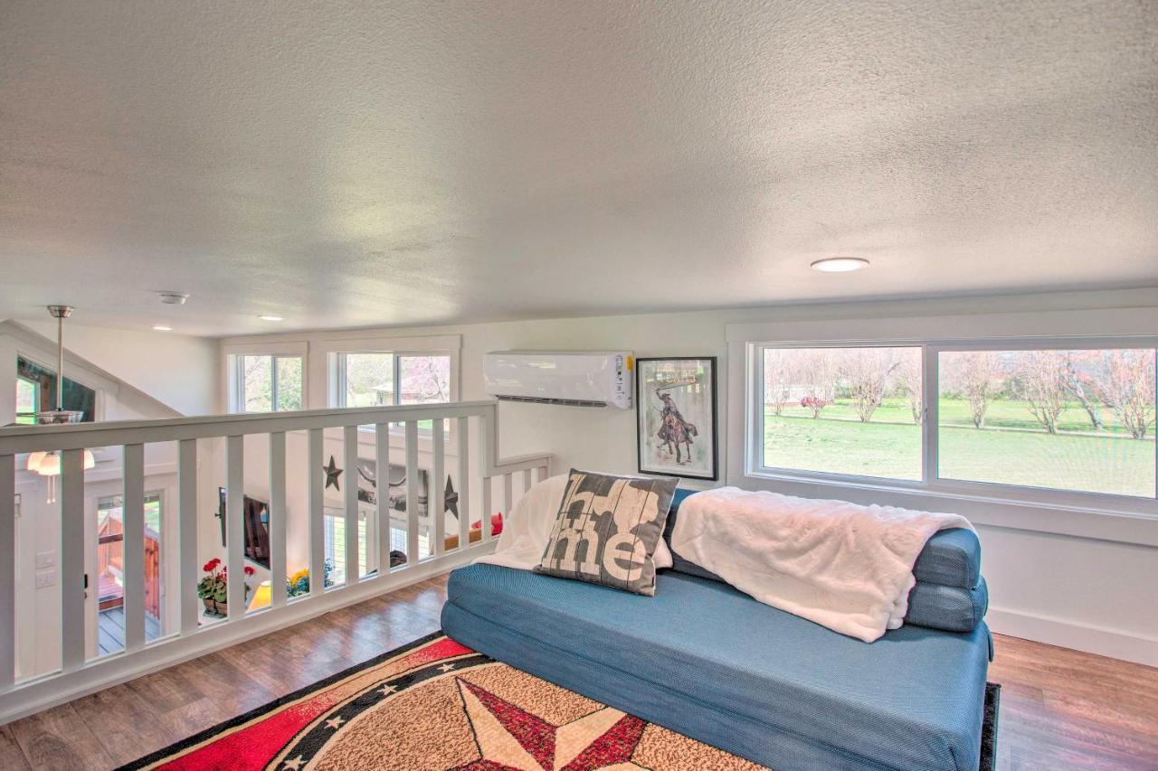 Cozy Mckinney Tiny Home With Porch And Fire Pit! ภายนอก รูปภาพ