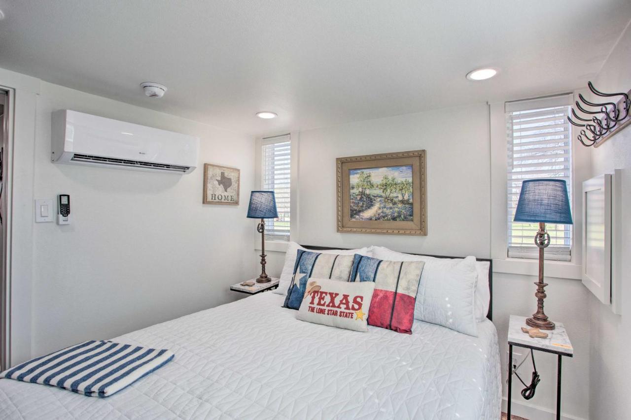 Cozy Mckinney Tiny Home With Porch And Fire Pit! ภายนอก รูปภาพ