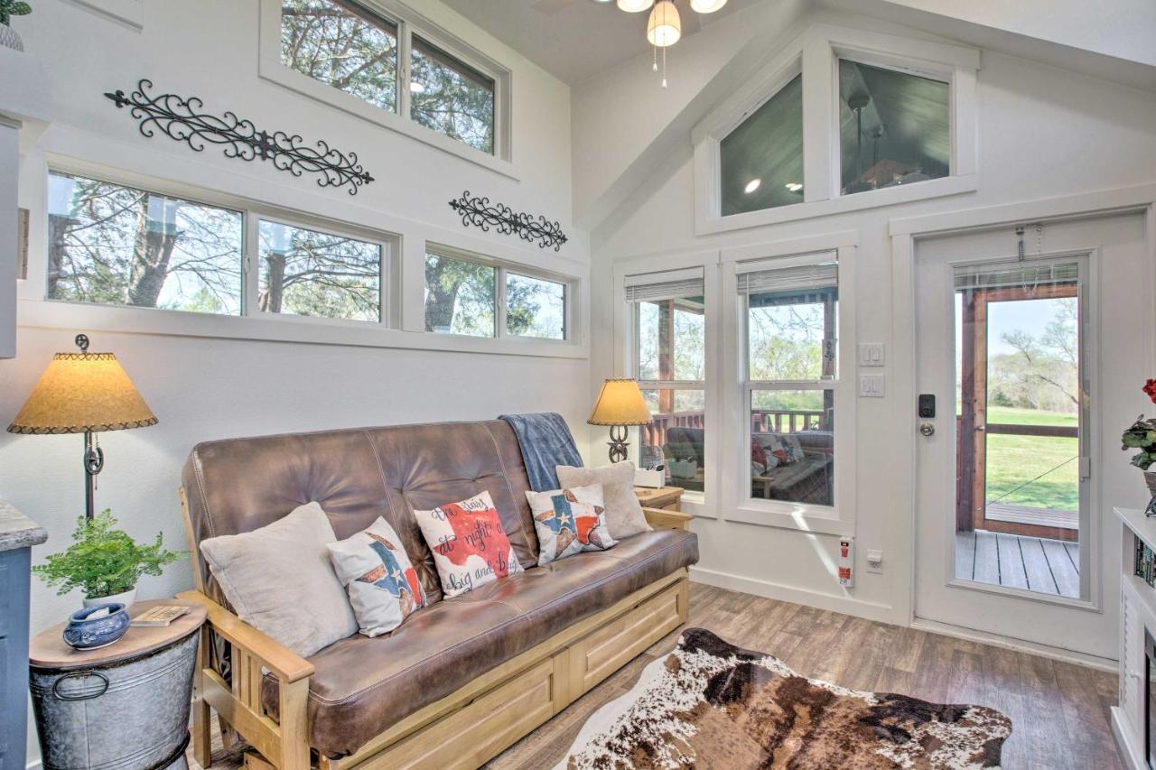Cozy Mckinney Tiny Home With Porch And Fire Pit! ภายนอก รูปภาพ