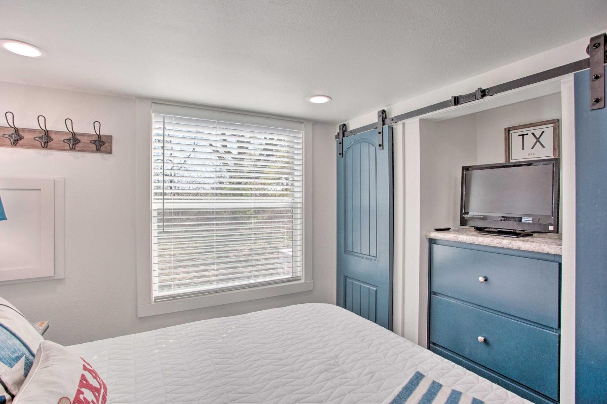 Cozy Mckinney Tiny Home With Porch And Fire Pit! ภายนอก รูปภาพ