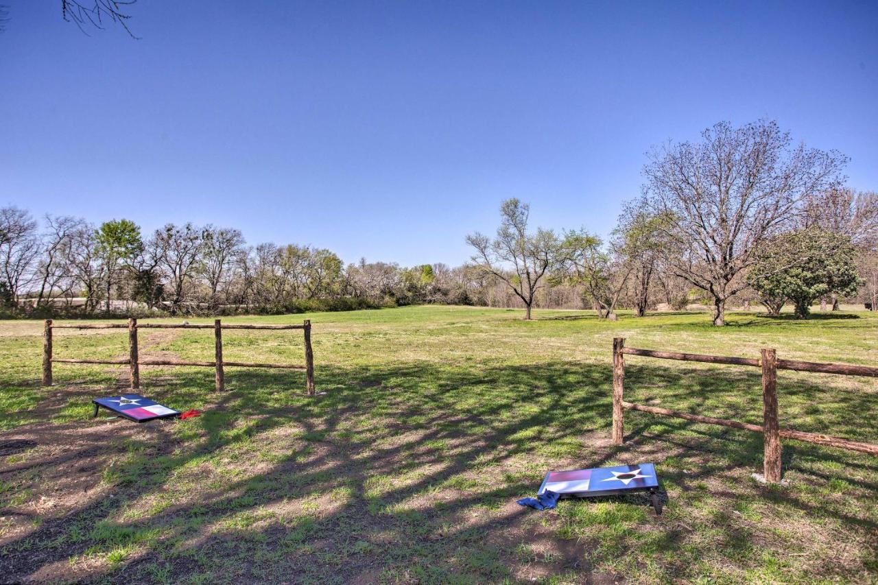 Cozy Mckinney Tiny Home With Porch And Fire Pit! ภายนอก รูปภาพ